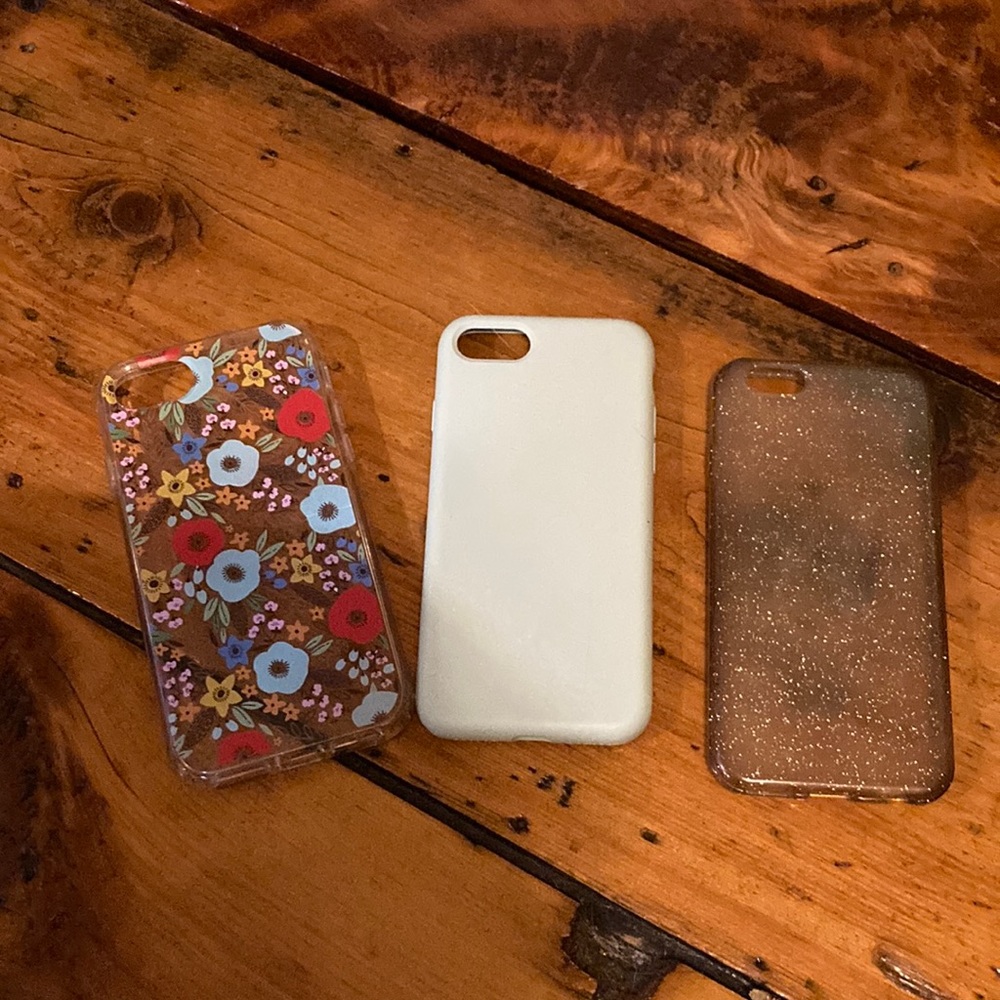 Assorted iphone cases (unknown size)
